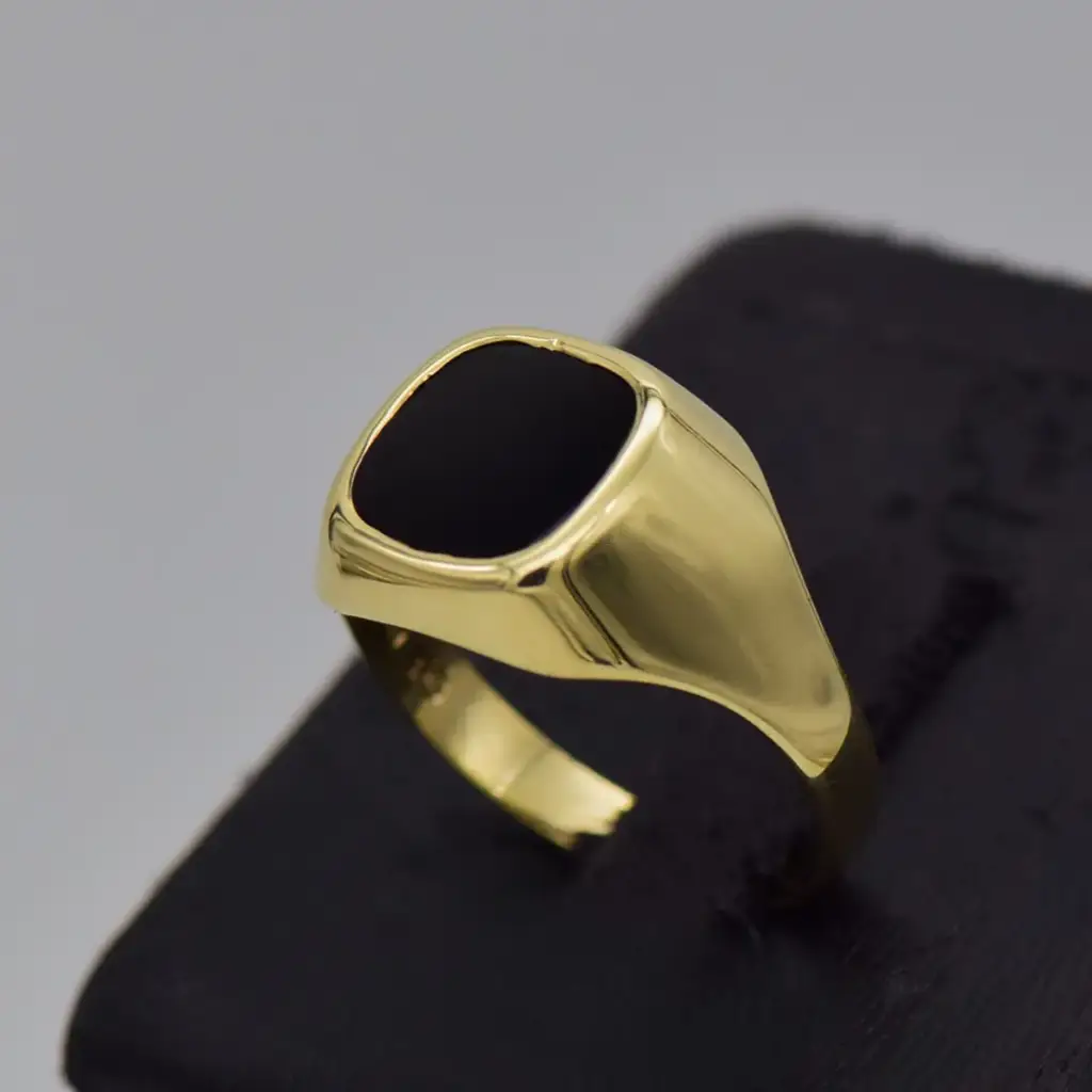 9ct Yellow Gold Men's Onyx Ring - View 3