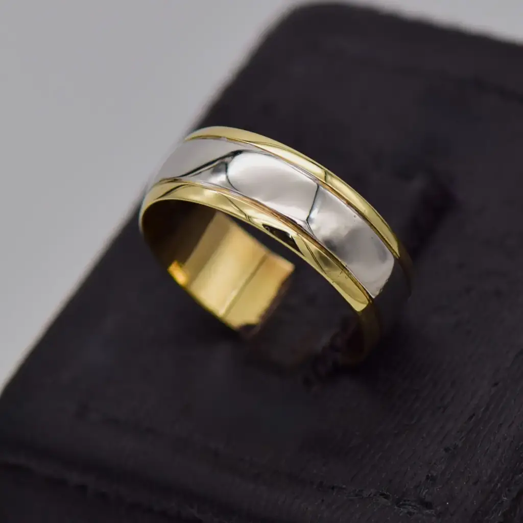 9ct Two Tone Gold Wedding Band Patterned - View 4