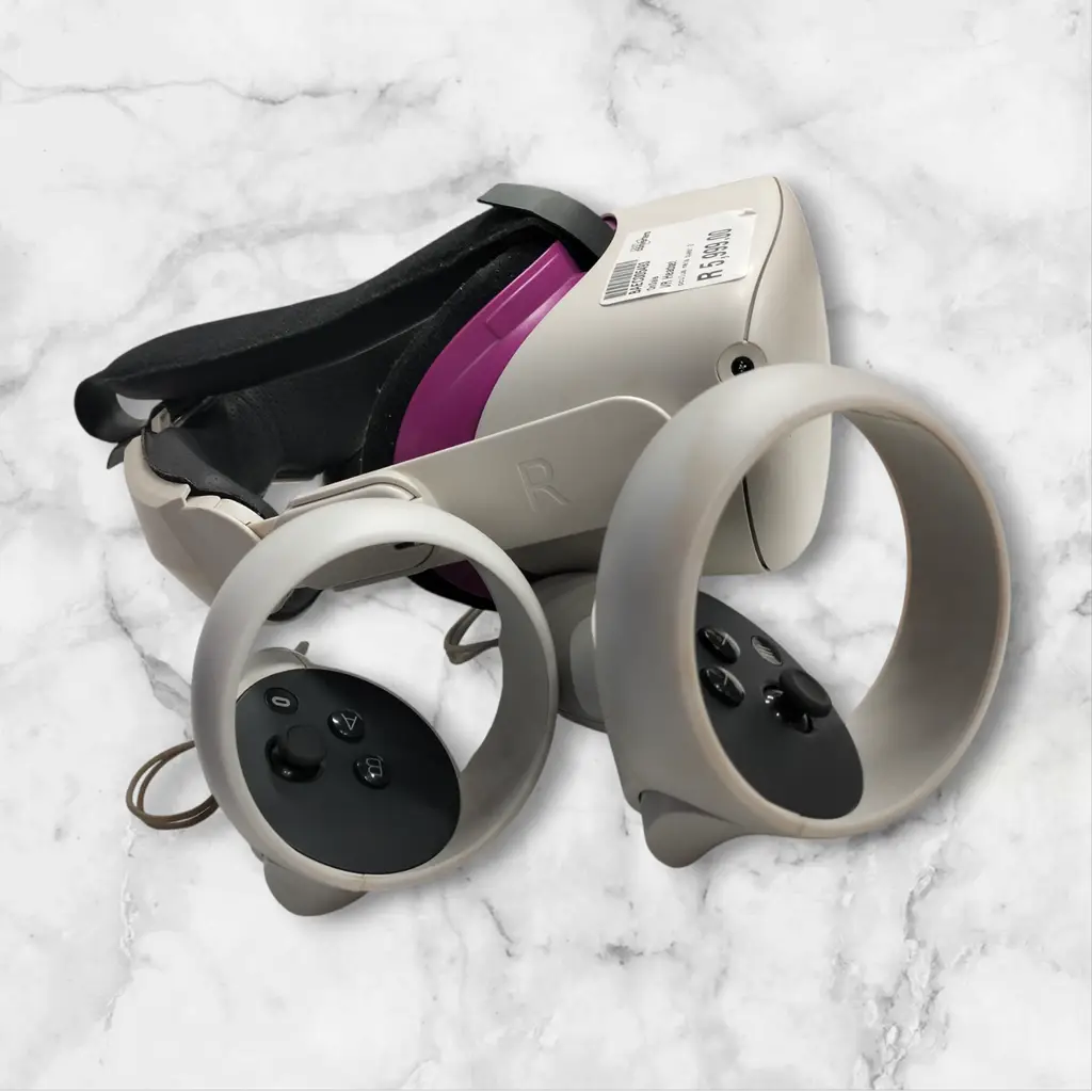 Oculus Meta Quest 2 - View 2