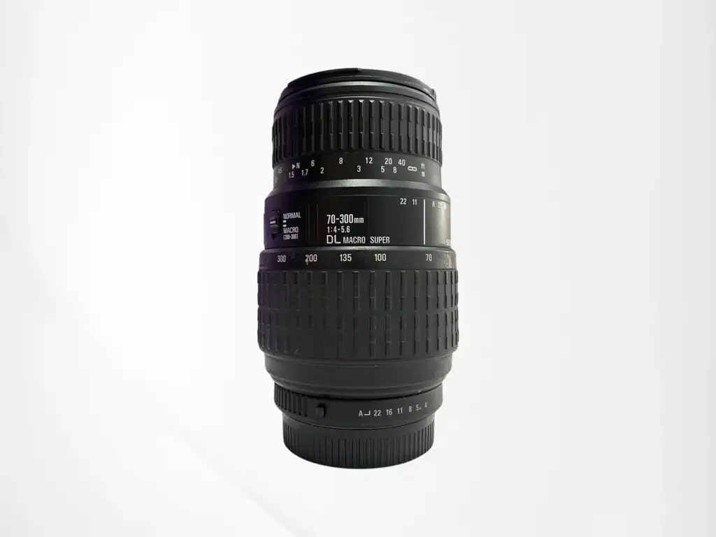 Sigma 70-300Mm F/4-5.6 Dl Macro Super Telephoto Zoom Lens - View 4
