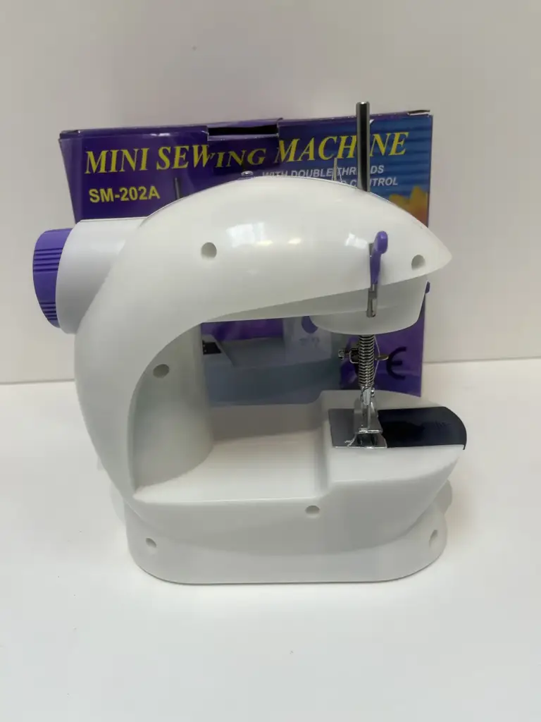 Mini Sewing Machine Sm-202A Sewing Machine Electric Sewing Machine - View 4