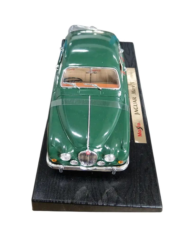 Maisto 1:18 Scale 1959 Jaguar Mark Ii Model Car - View 3