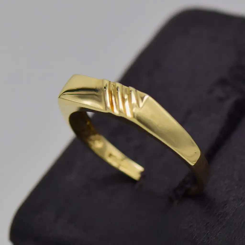 9ct Yellow Gold Men's Ring - View 3