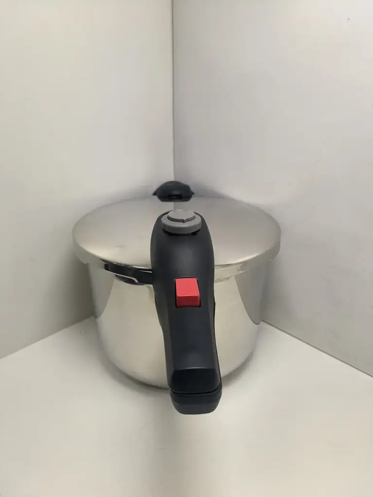 Amc Pressure Cooker | 8Litre - View 2
