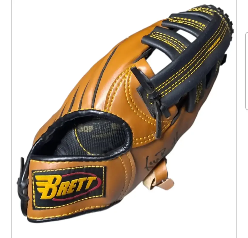 Brett Baseball Mitt - View 3