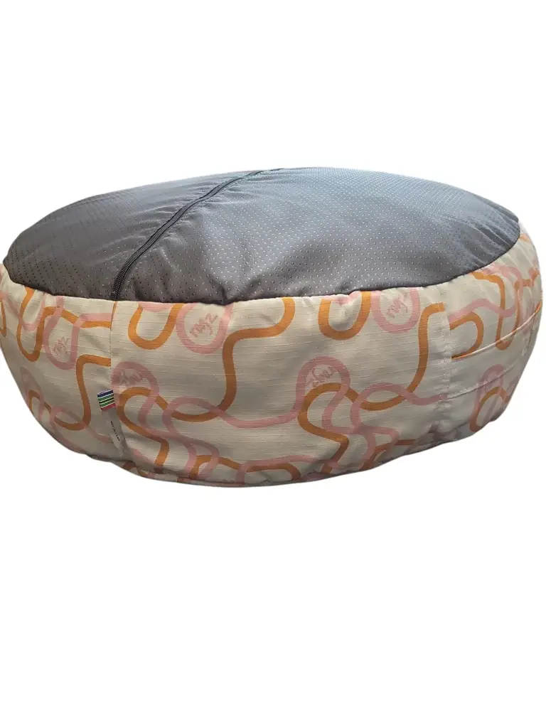 Rogz Retro Flat Rectangular Bed Pet Bed - View 2