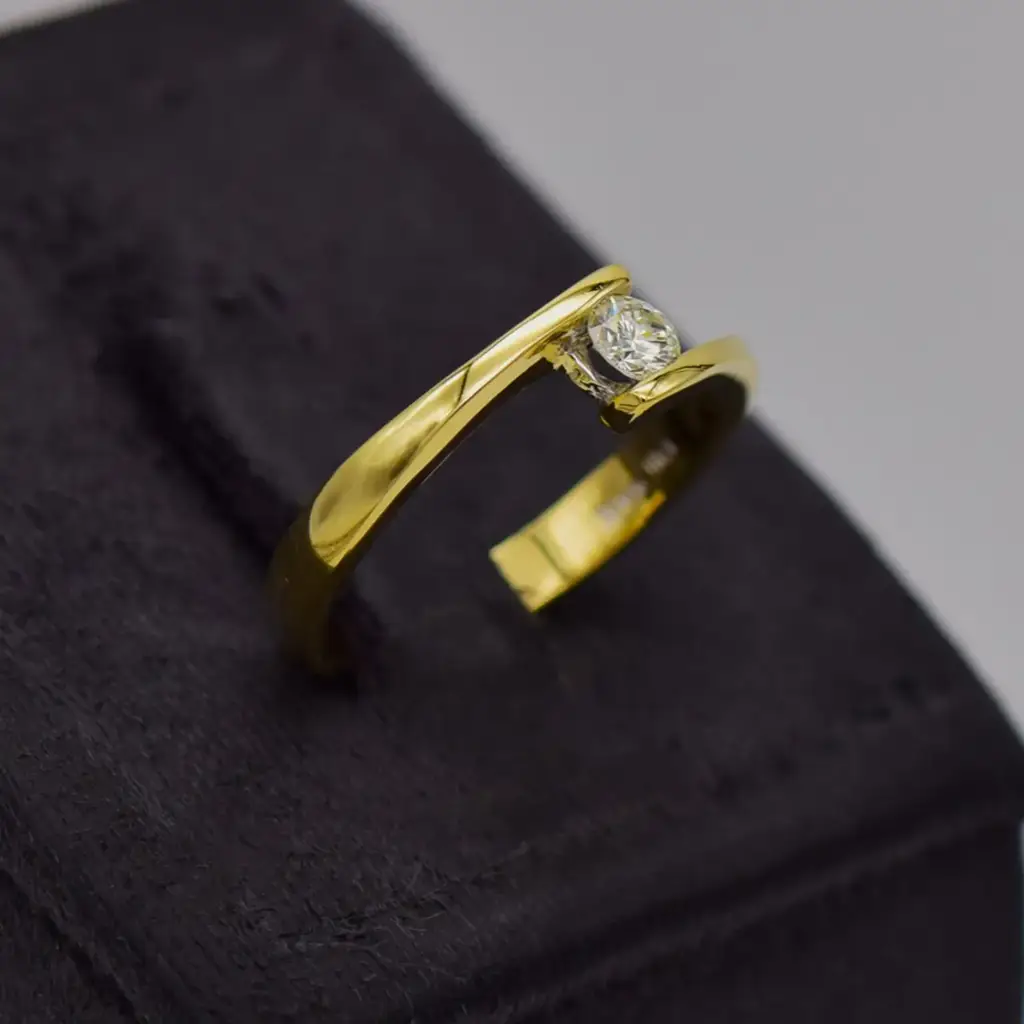 18ct Yellow Gold Dress Ring - View 2