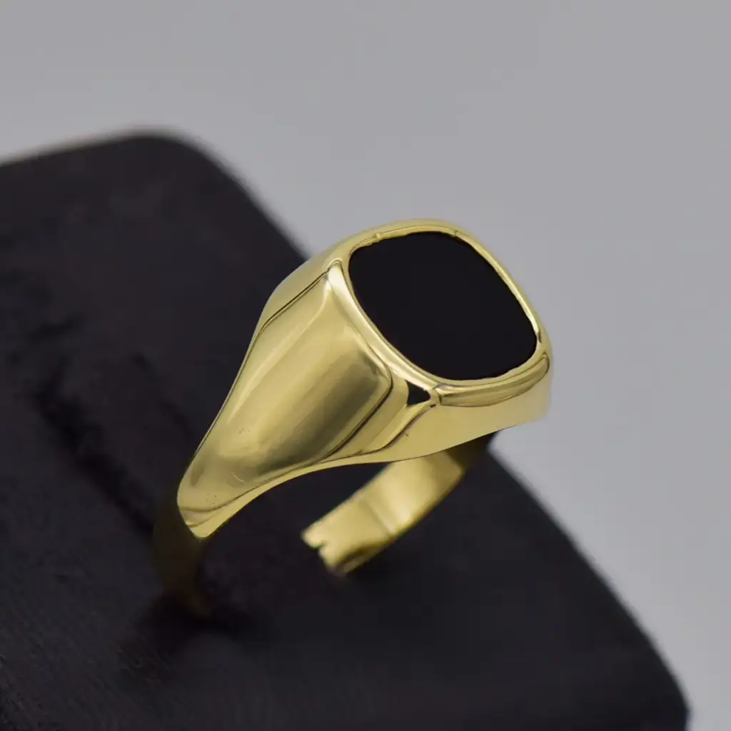 9ct Yellow Gold Men's Onyx Ring - View 2