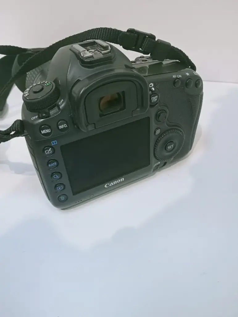 Canon Eos 5Ds R High-Resolution Full-Frame Dslr Camera - View 3