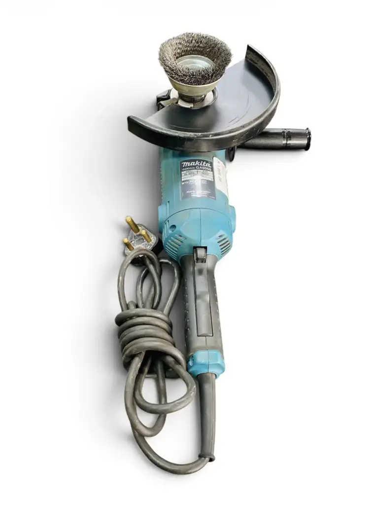 Makita Ga9050 Angle Grinder - View 3