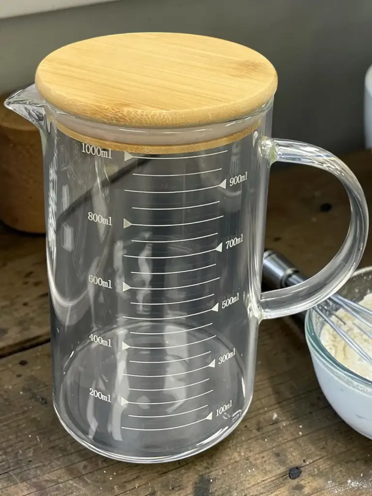 1L Glass Jug With A Lid