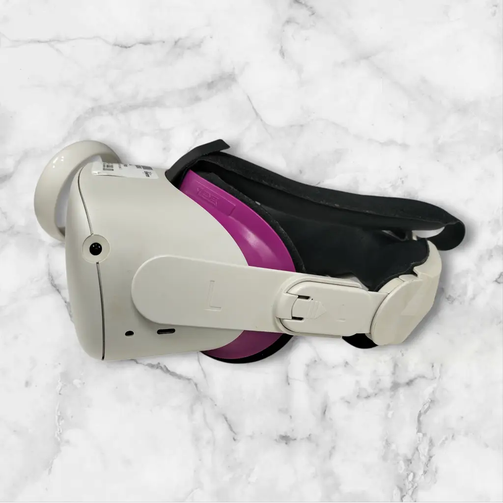 Oculus Meta Quest 2 - View 3