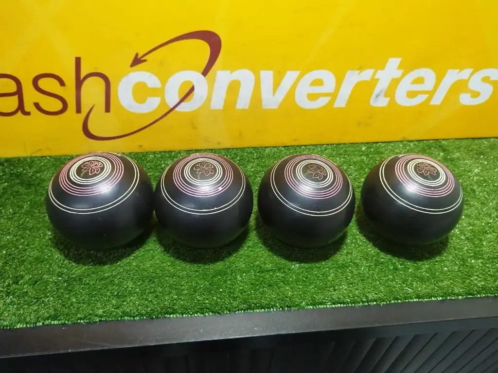 Lawn Bowls Set Of 4 ( Henselite ) - View 3