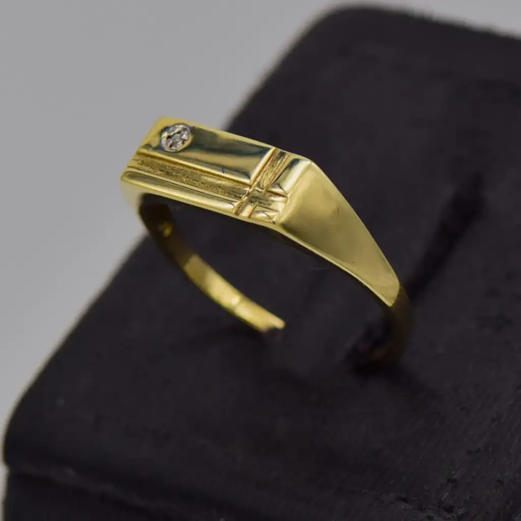 9ct Yellow Gold Men's Ring - View 3