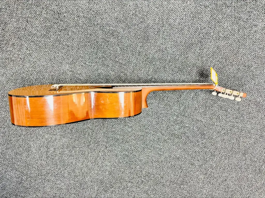 Yamaha C40 Acoustic Guitar - View 2