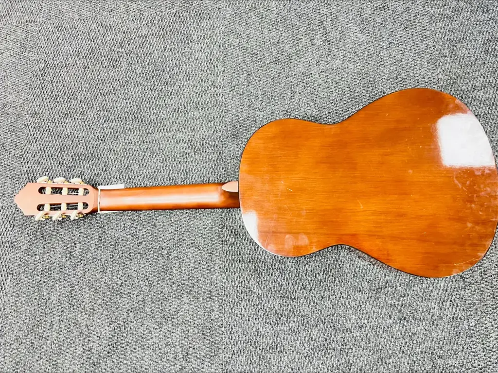 Yamaha C40 Acoustic Guitar - View 3