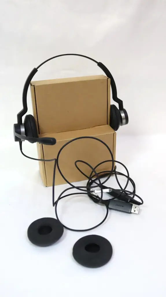 Jabra Link 230 Usb To Qd Adapter And Headset Bundle