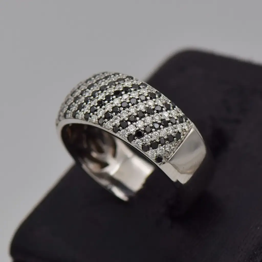 18ct White Gold Flash Ring - View 3