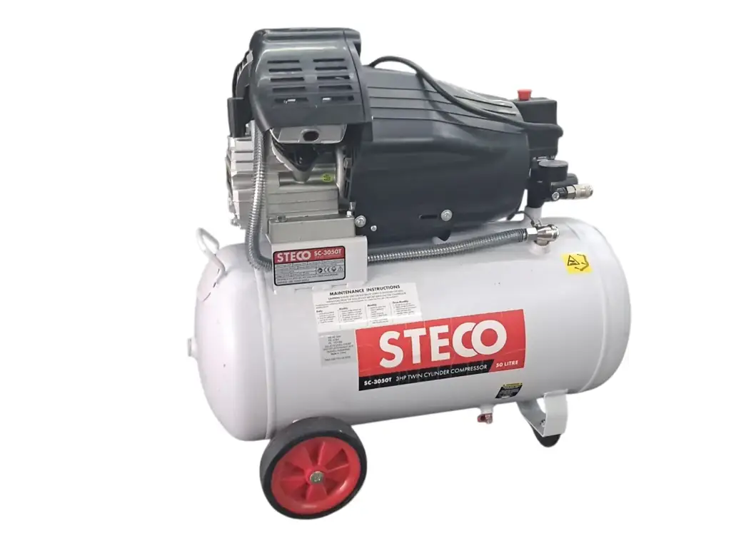 Steco Sc-3050T 3.0 Hp V-Twin Cylinder Oil-Lubricated Air Compressor. - View 2