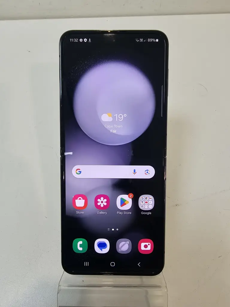 Samsung Galaxy Z Flip 5 256Gb Cellphone - View 2