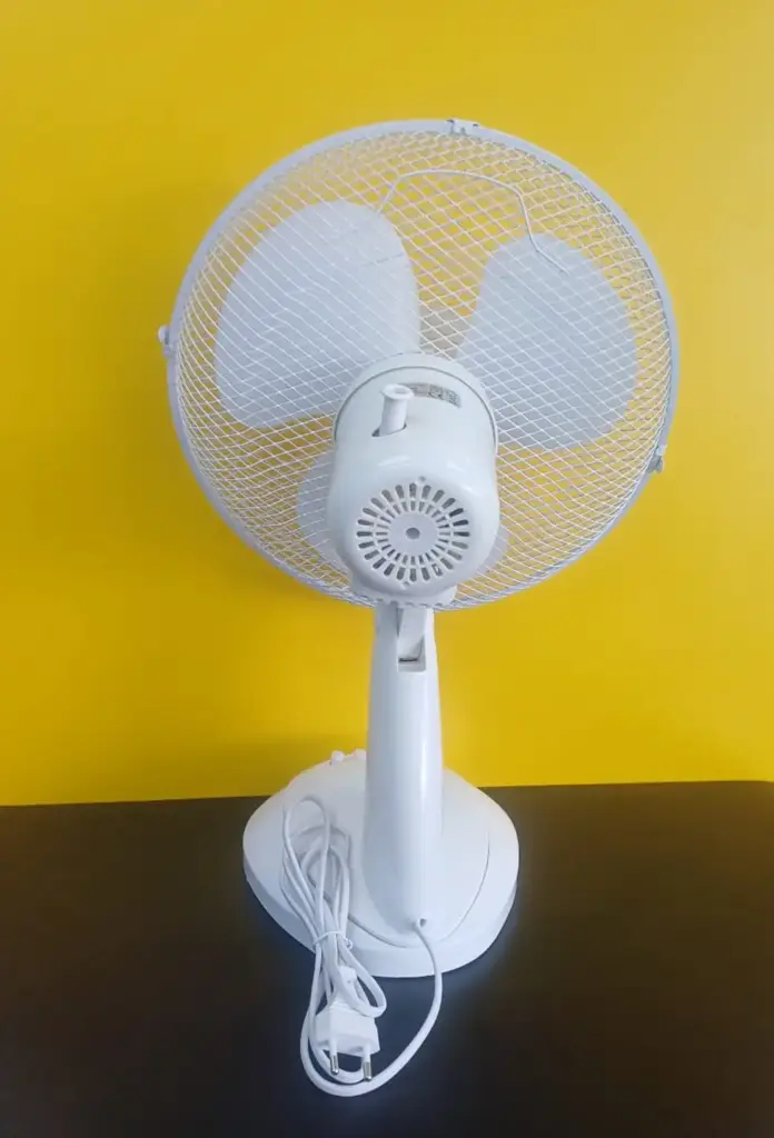 Elektra 3 Blade Table Fan - View 2