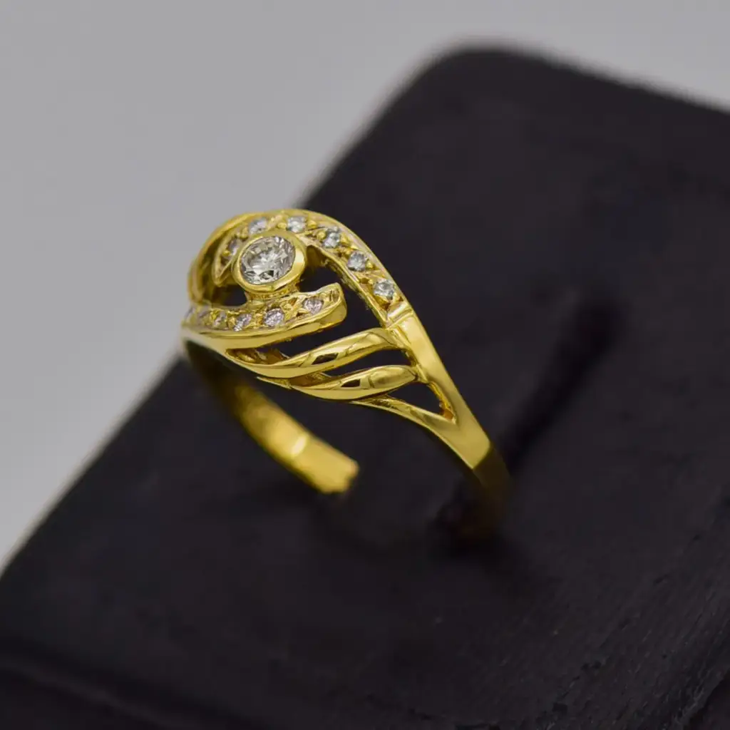 18ct Yellow Gold Dress Ring - View 3