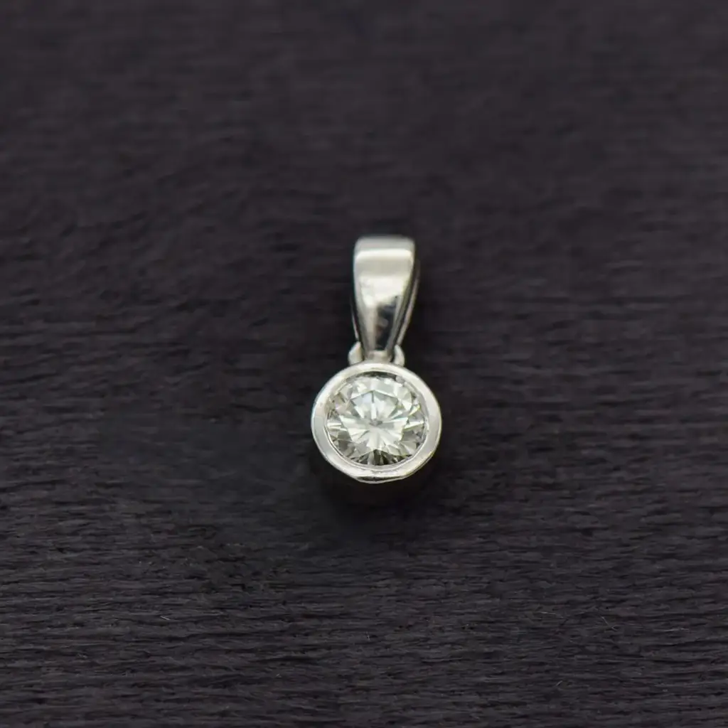 9ct White Gold Pendant Solitaire