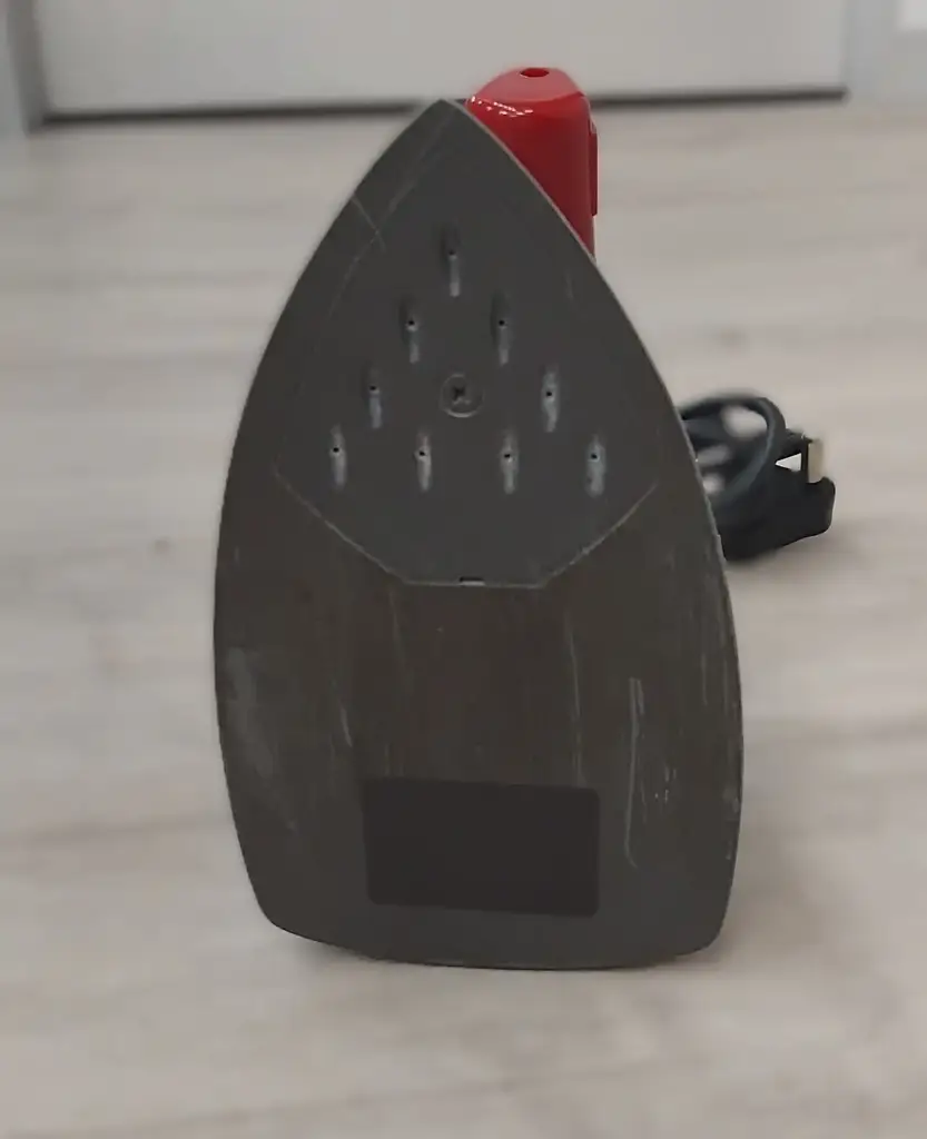 Penguin Industrial Bottle Steam Iron - View 3