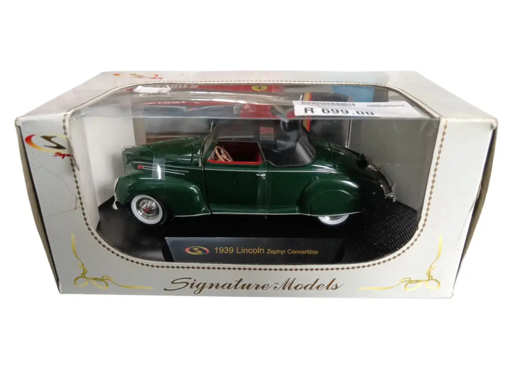 1939 Lincoln Zephyr Green 1:32 Diecast Car Signature Colectible