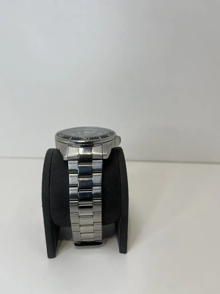 Q&Q Superior Stainless Steel Chain Men's Watch - View 2