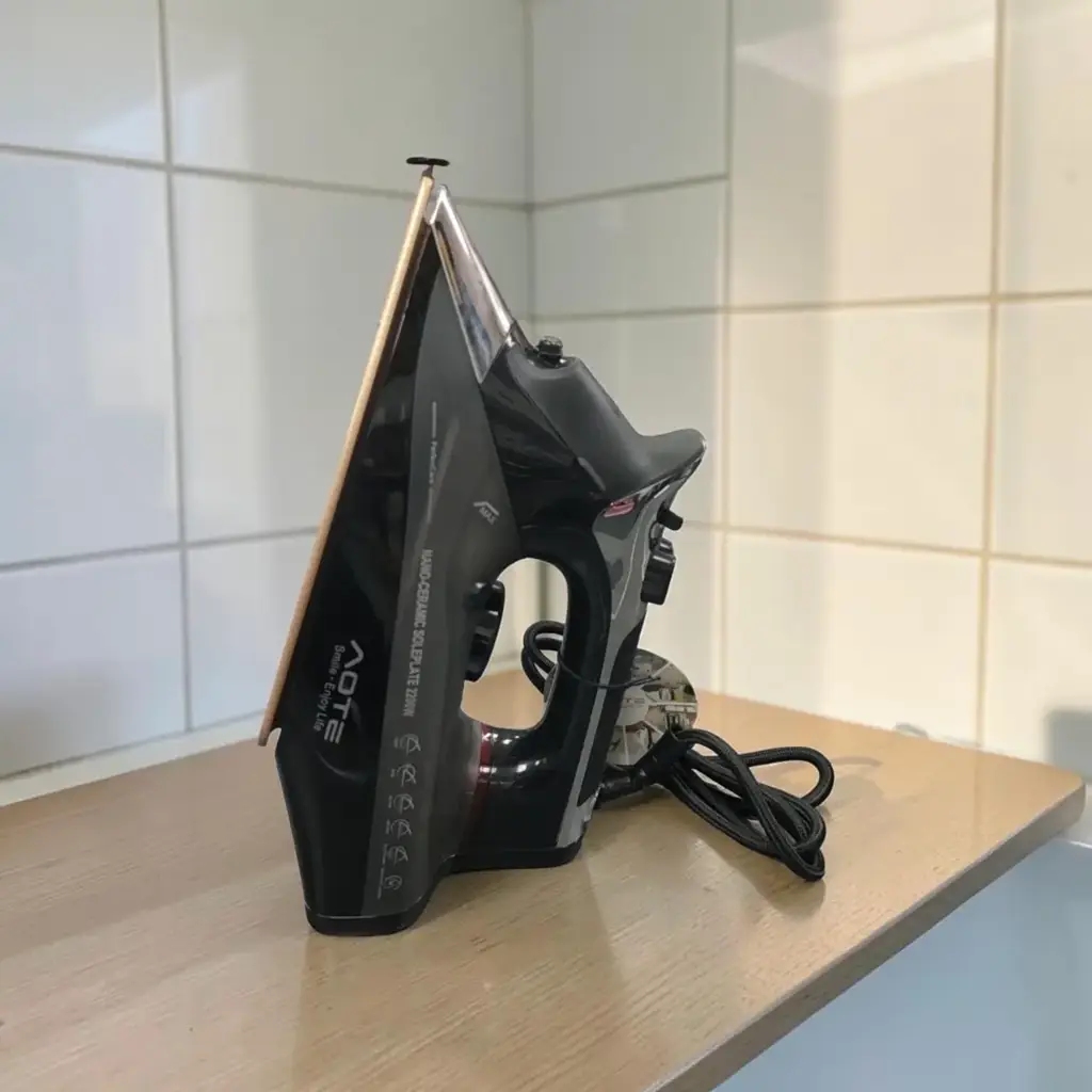 Aote At-32601 Steam Iron