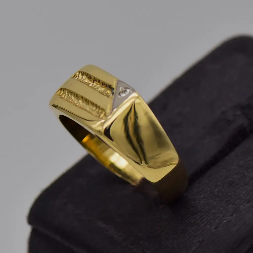 8ct Yellow Gold Men's Ring - View 3
