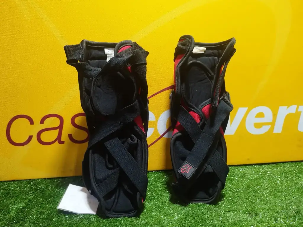 Fox Raptor Elbow Guards - View 2