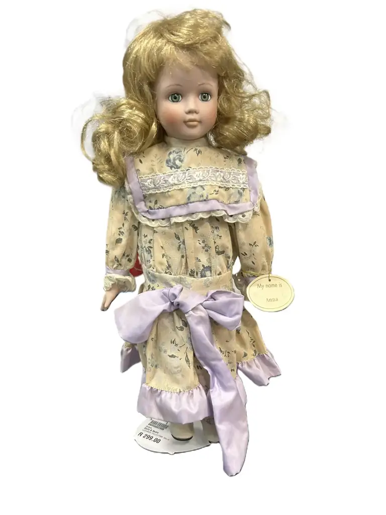 Leonardo Collection – Porcelain Doll