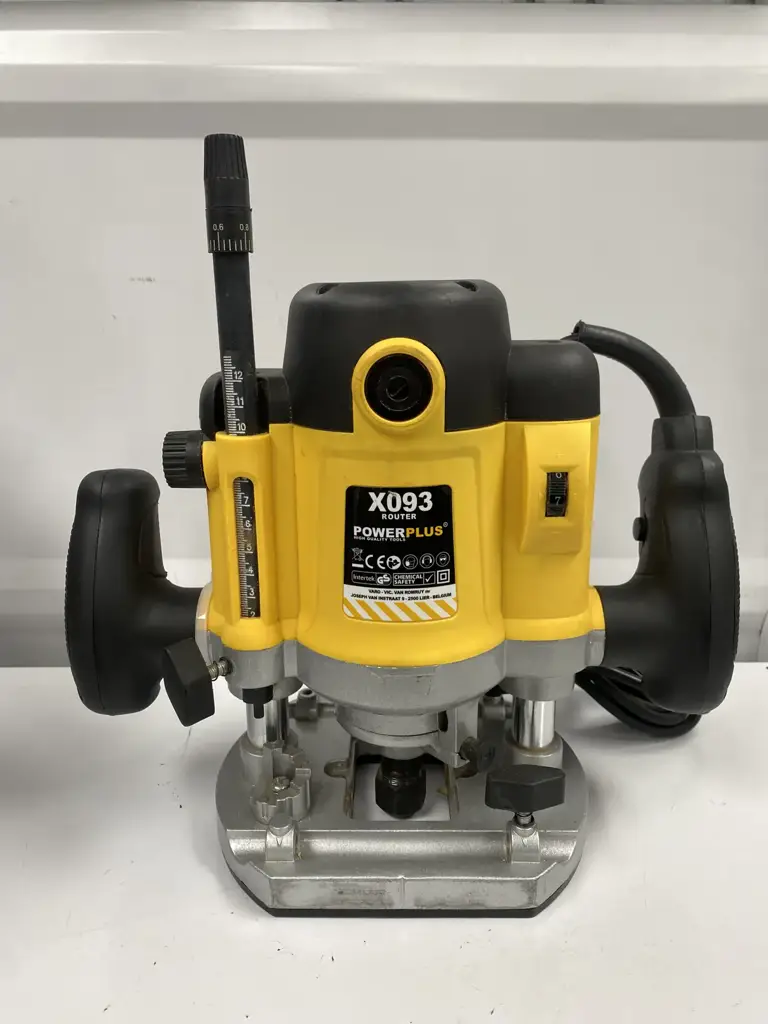 Powerplus X093 Plunge Router 1500W - 12 Acc.