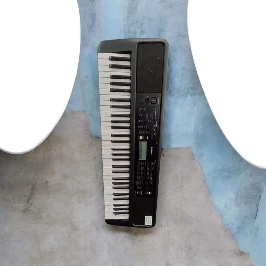 Yamaha Psr-E383 61-Key Portable Keyboard - View 3
