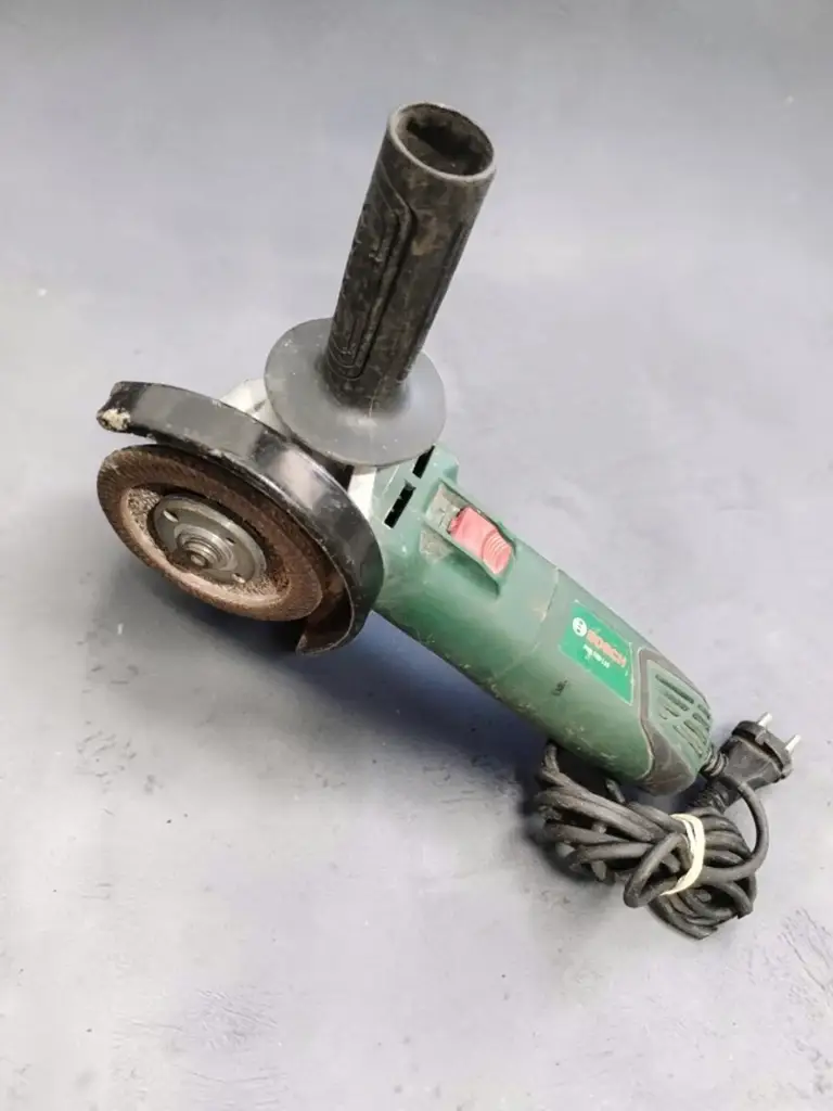 Bosch Pws 700-115 Angle Grinder - View 2