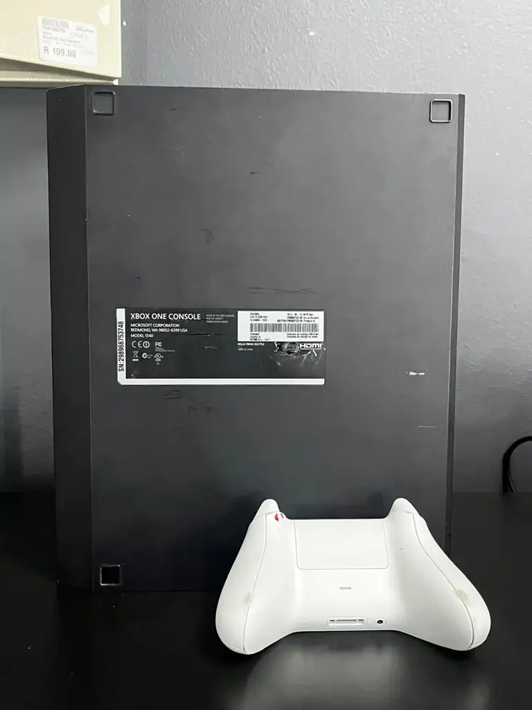 Xbox One Model 1540 - View 3