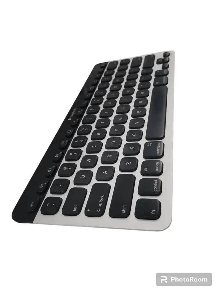 Logitech K811 Bluetooth Keyboard - View 2