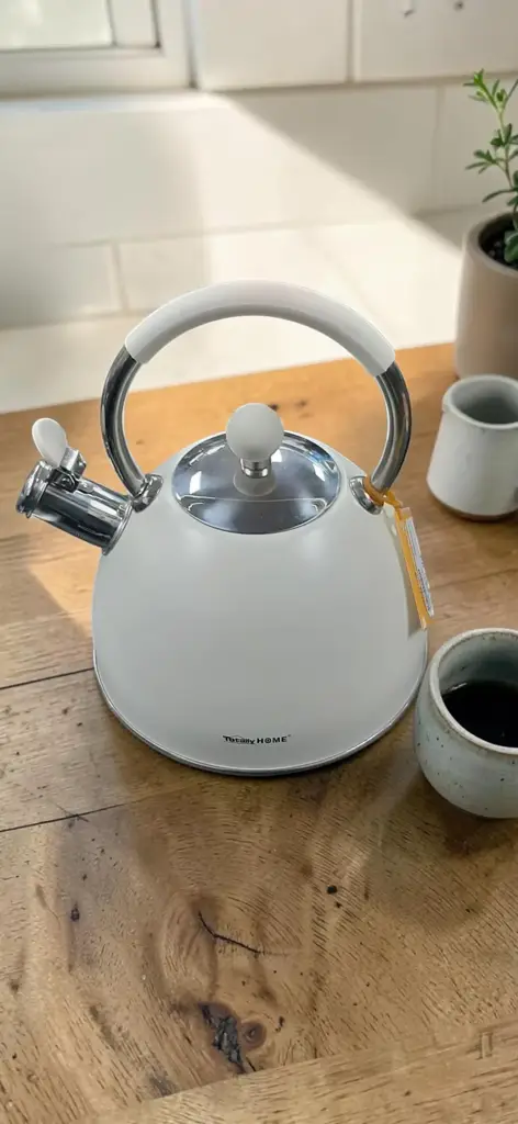 Totally Home Th62 Whistling Stove Top Kettle.