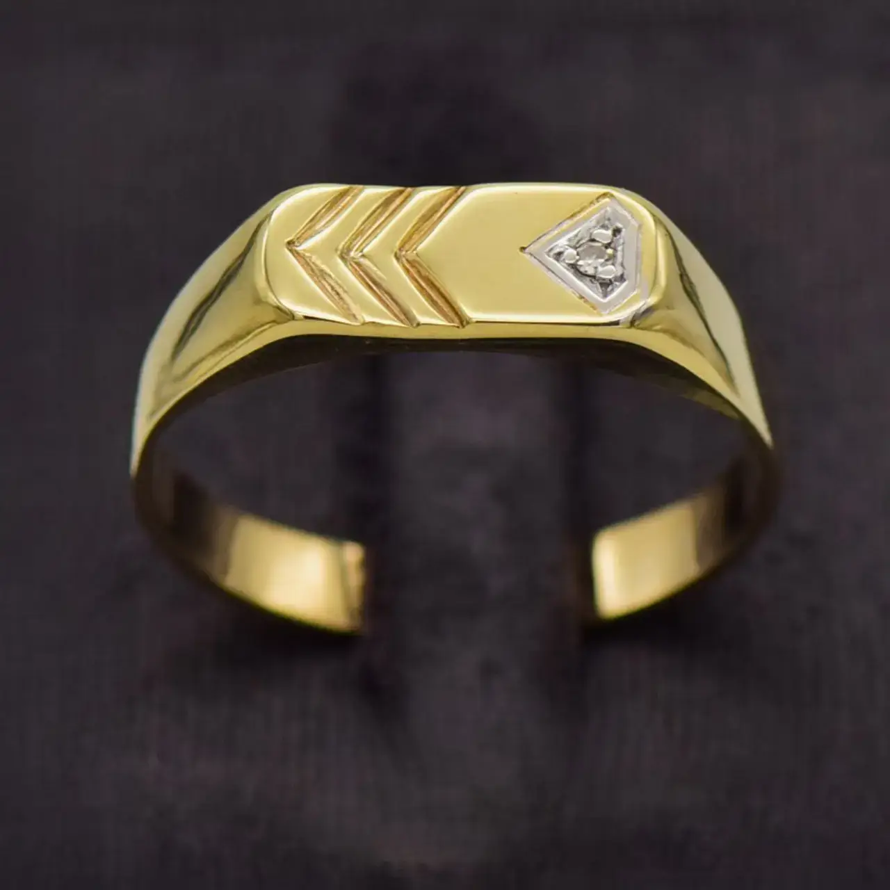 9ct Yellow Gold Men's Ring - View 1