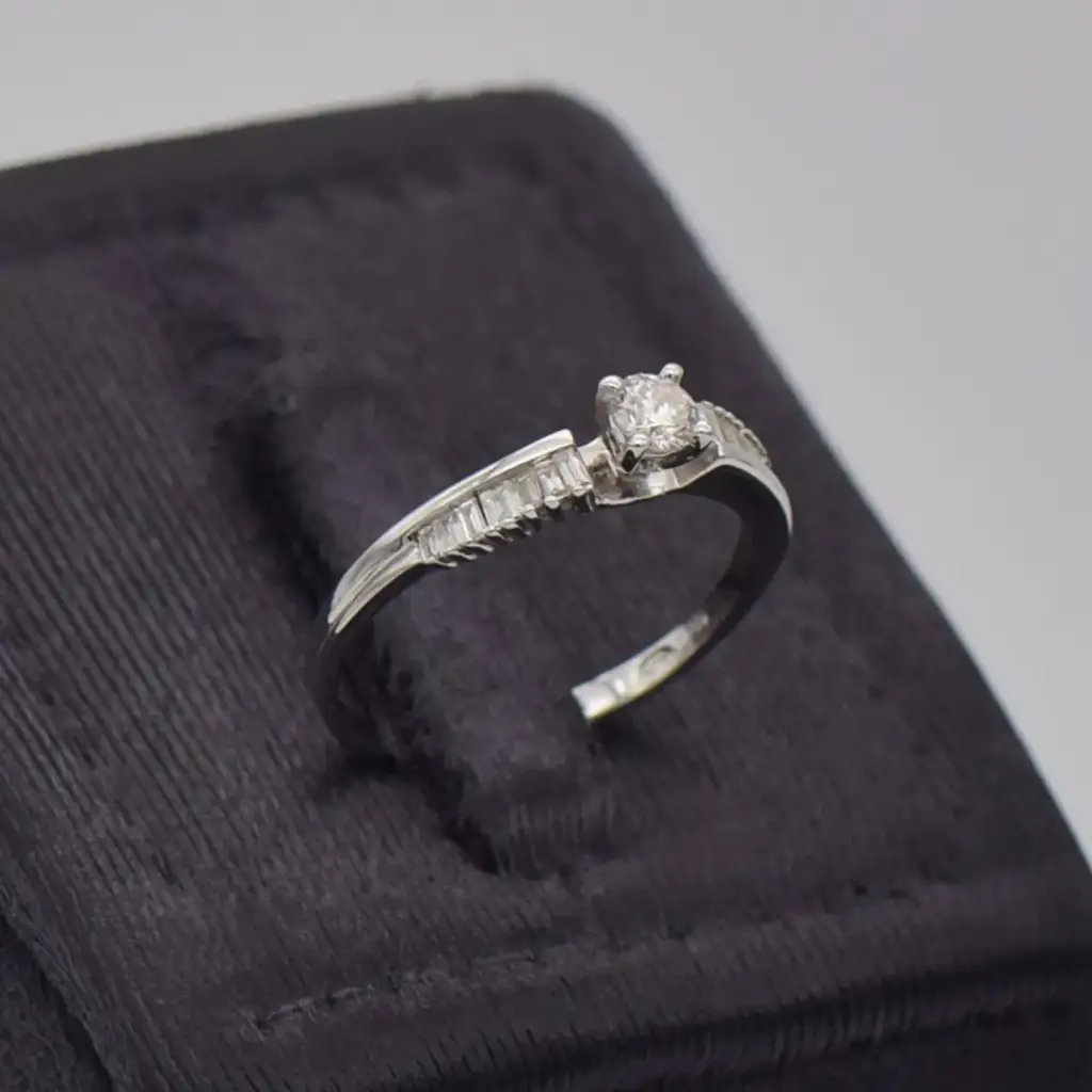 18ct White Gold Engagement Ring - View 4