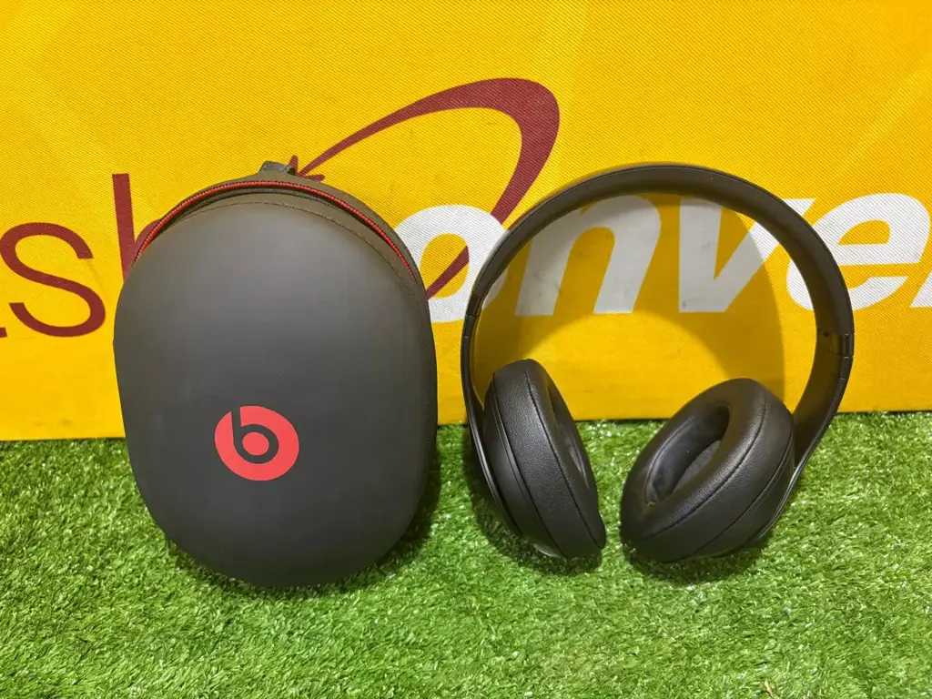 The Beats Studio 3 Wireless Headphones By Dr. Dre - View 3