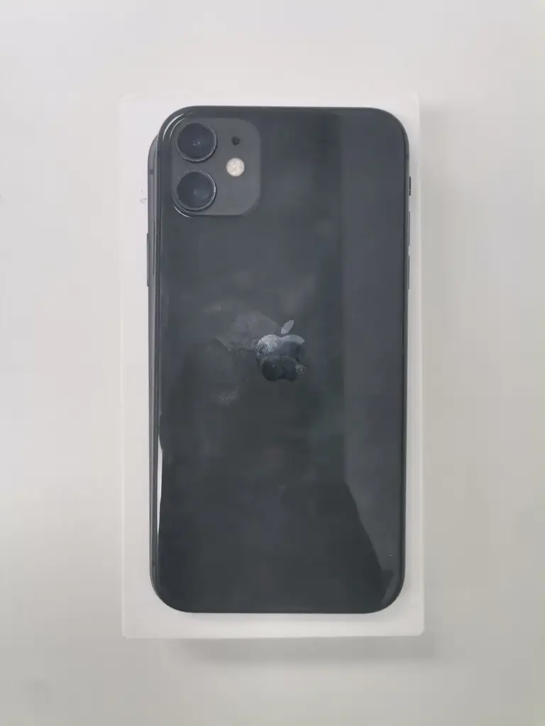 Apple Iphone 11 64Gb (80% Battery Health) - View 2