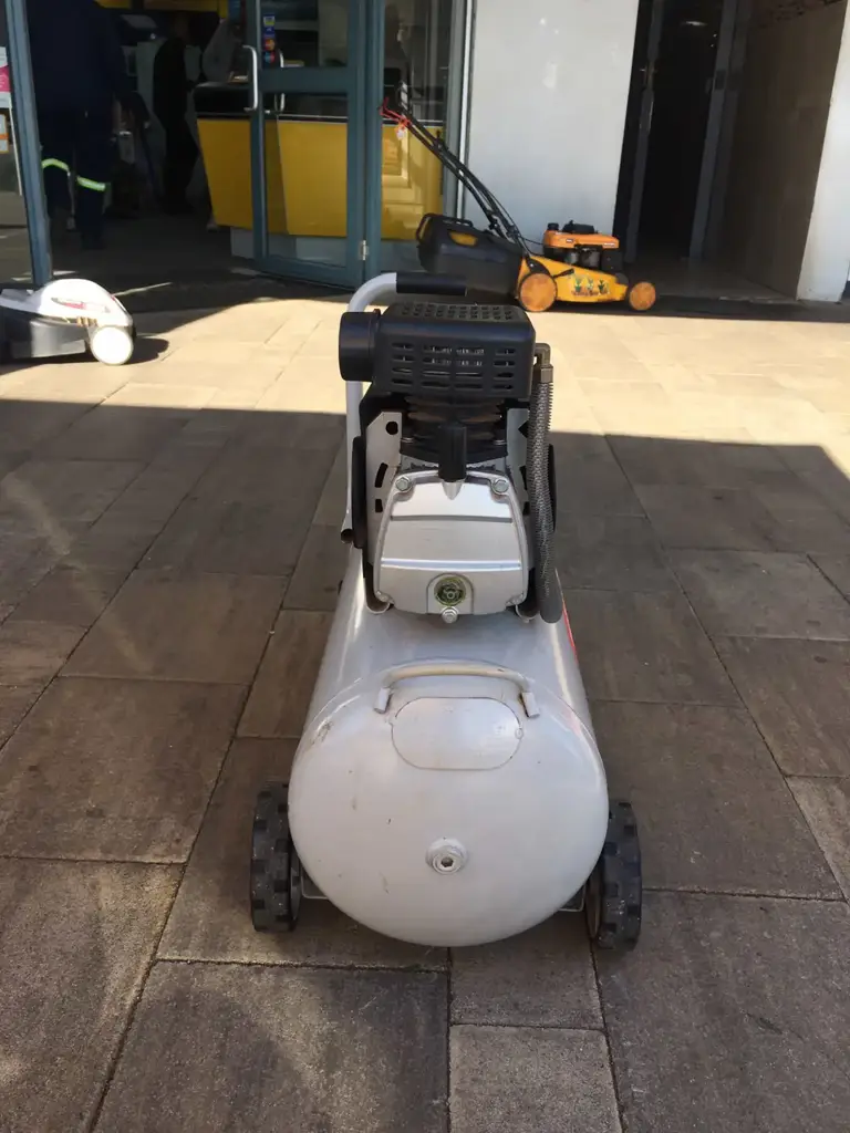 Ryobi Ac-2050 Compressor - View 3