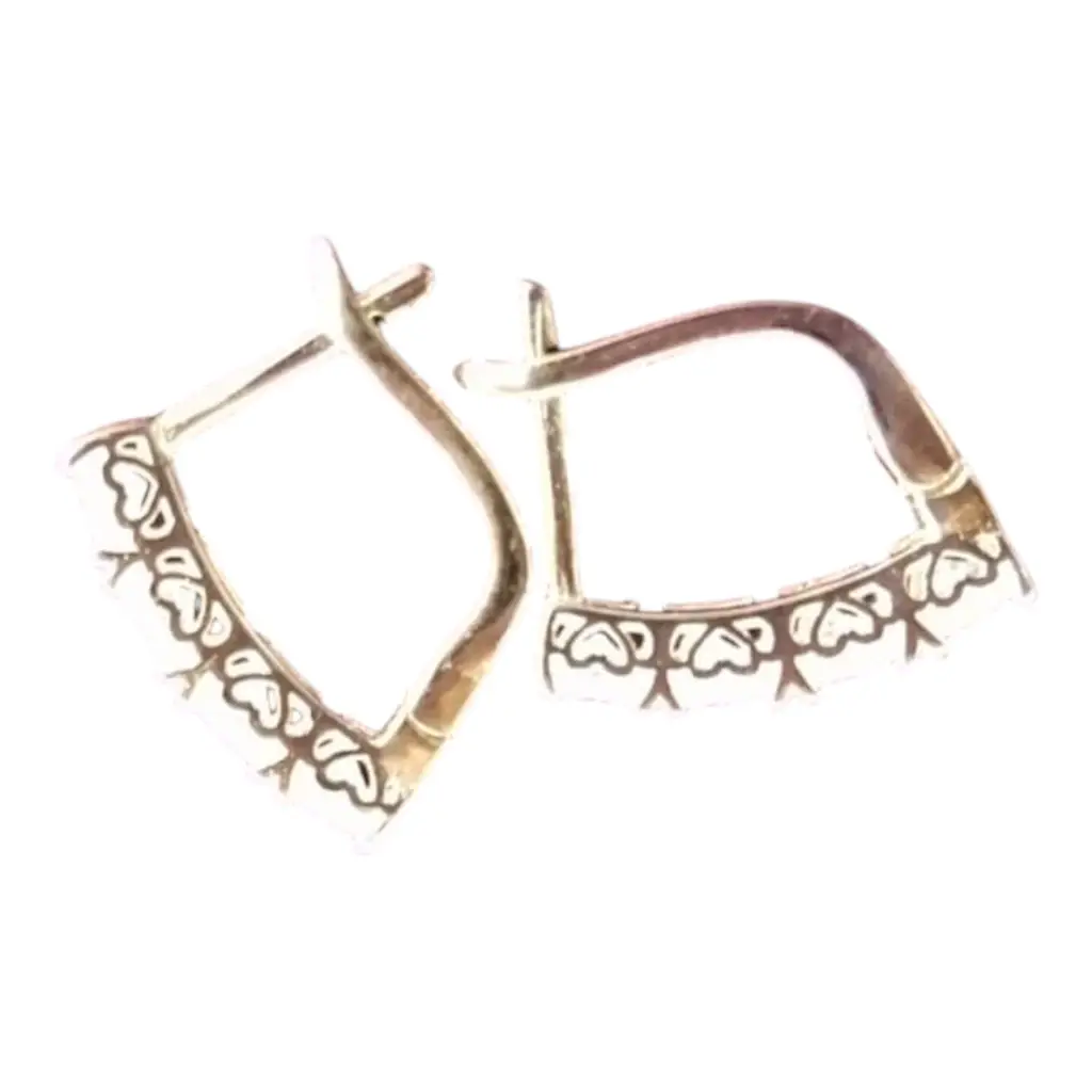 Claw Set Latch Earings