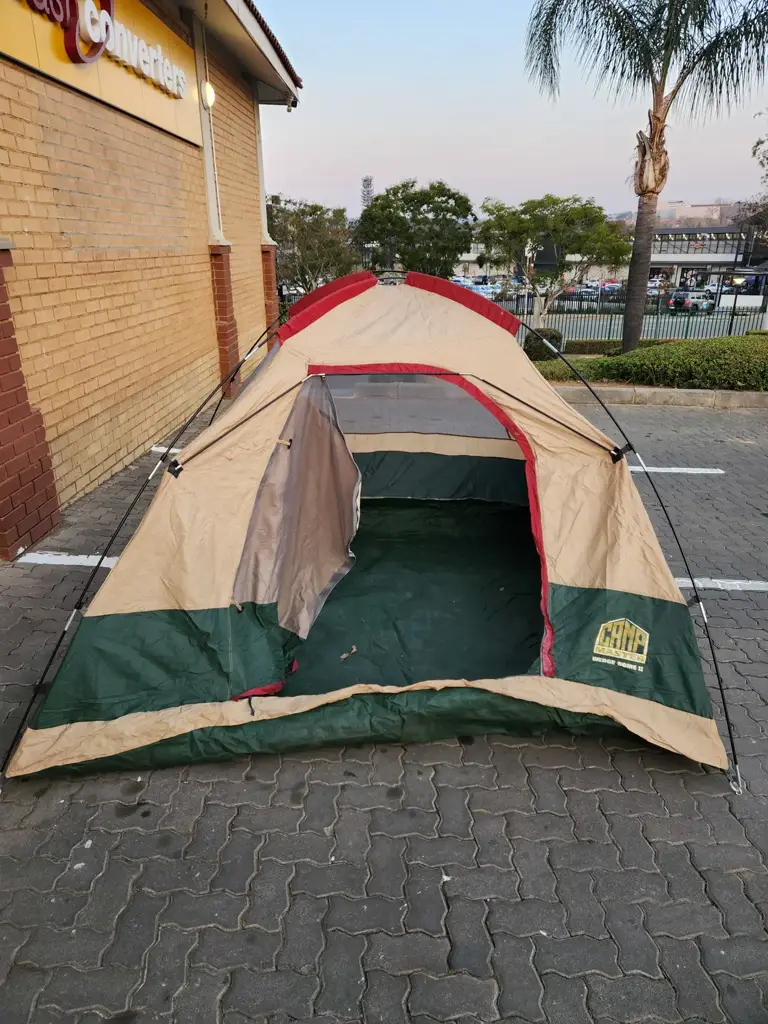 Camp Master Wedge Dome 2