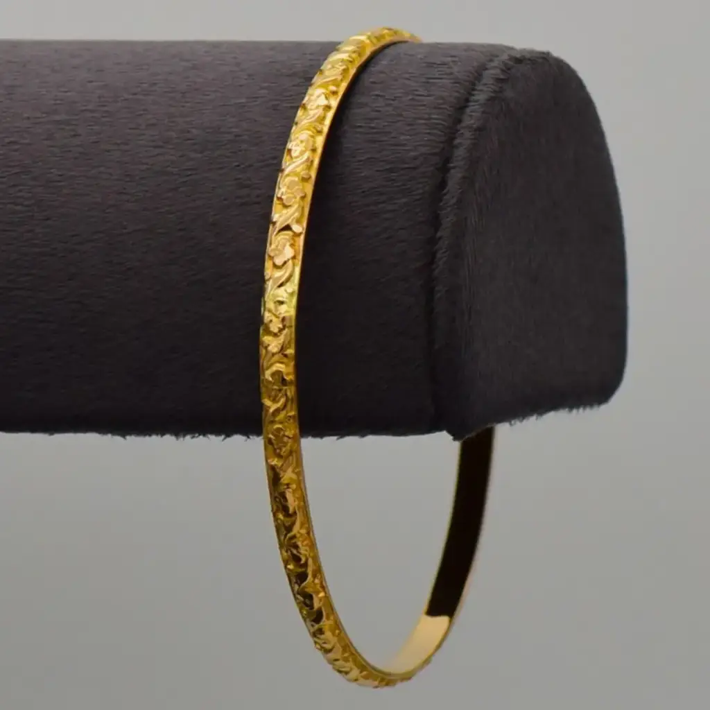 18Ct Yellow Gold Bangle Patterned
