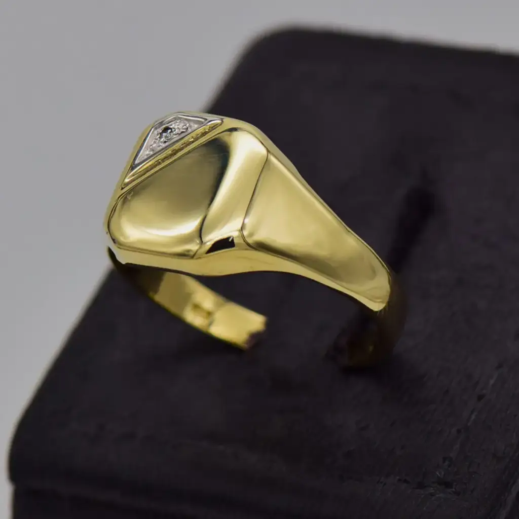 9ct Yellow Gold Men's Ring - View 3