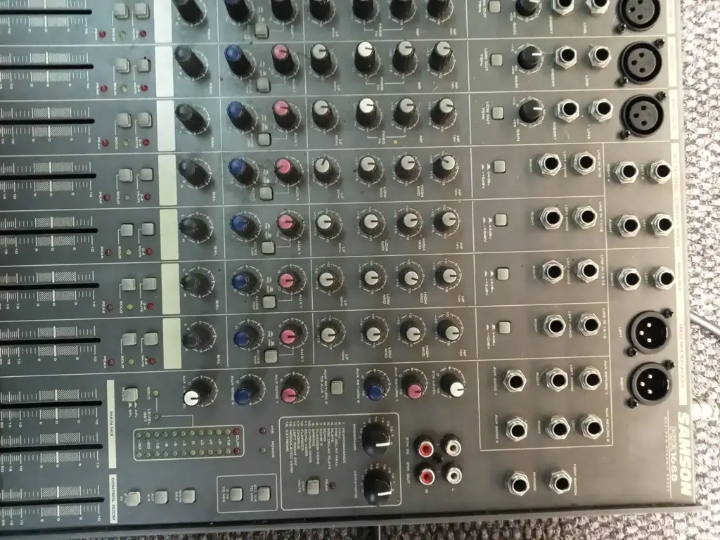 Samson Mdr1688 Channel Mixer - View 3